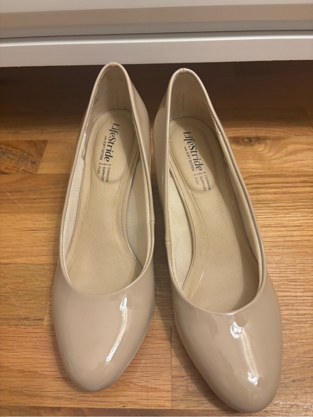 Life Stride Beige Patent Round-Toe Heels